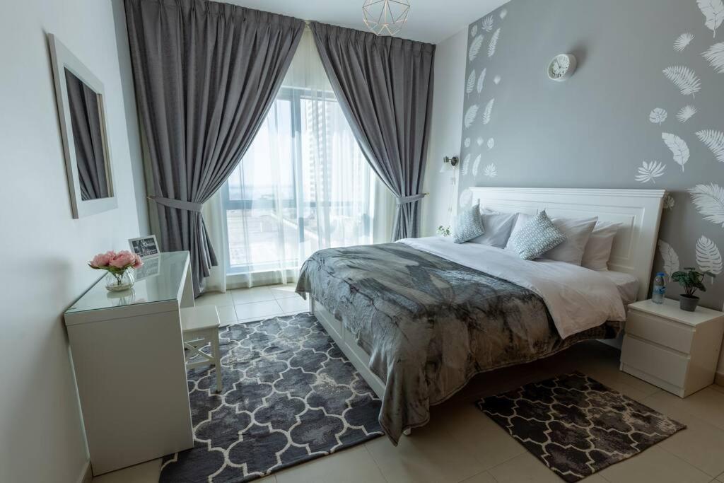 Super 2 Bedroom Sea View Apartment *